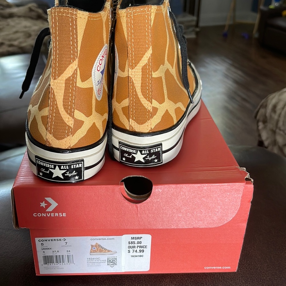 Woman converse